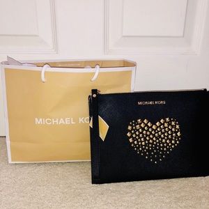 MICHAEL KORS XL Zip Clutch in Black Leather